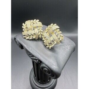 Lisner Gold Tone Basket Weave Clip On Earrings Vintage Signed Leaf Statement